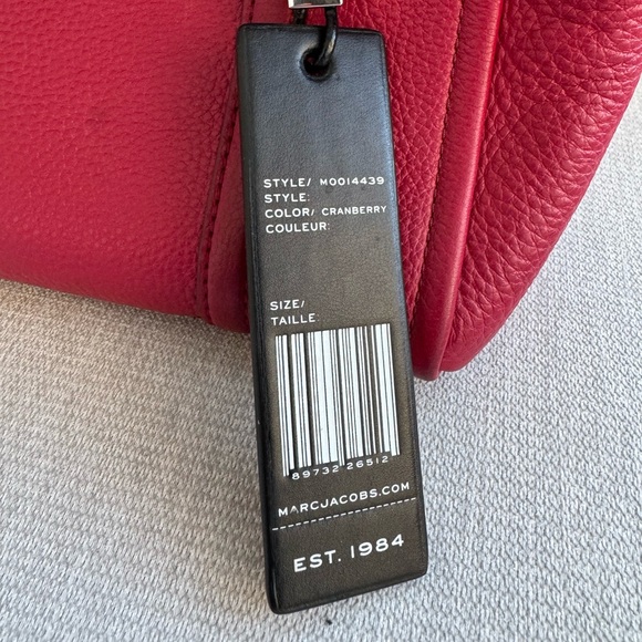 MARC JACOBS
Grained Calfskin The Tag 21 Tote Cranberry - Picture 6 of 7